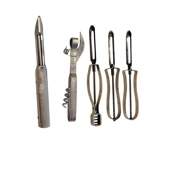 Lot Of 5 Vintage Vegetable Peelers And Can Opener Vaughams Rusty Decor - Picture 1 of 7